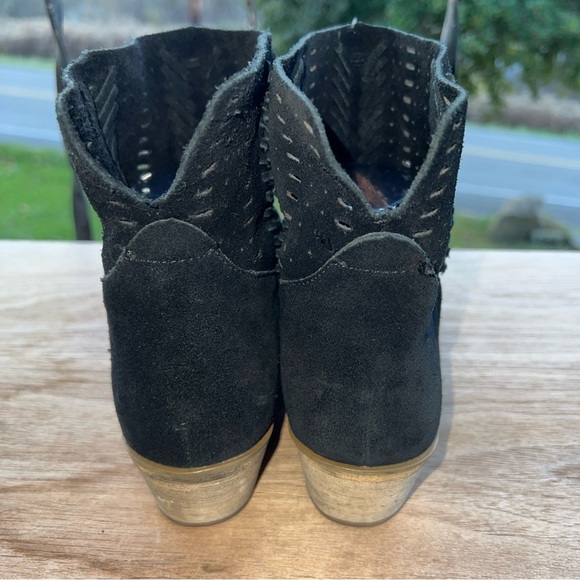 Coldwater Creek Walk With Me Black Suede Perforated Ankle Booties Women’s Sz 8M - Picture 4 of 11